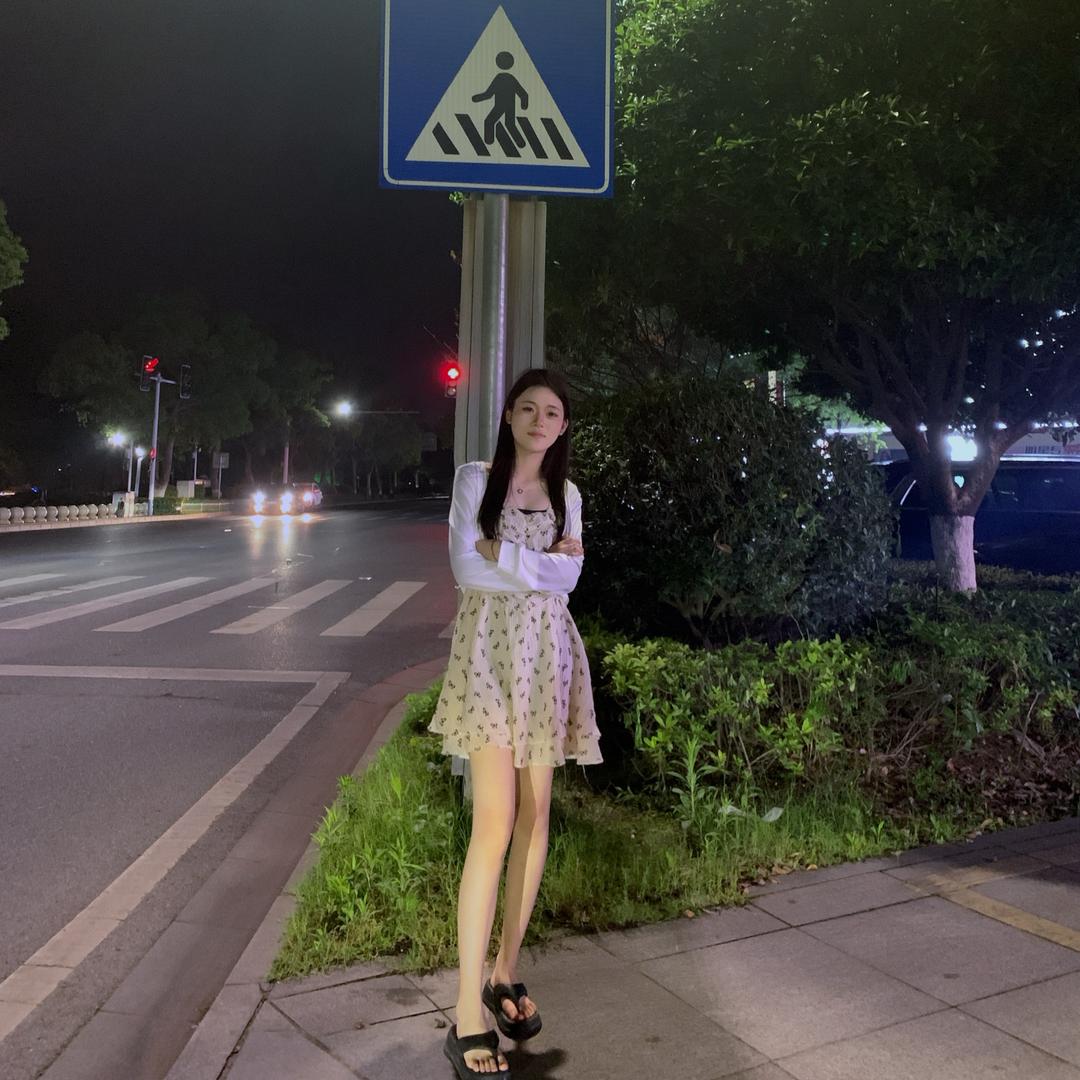小白扣脑壳👀