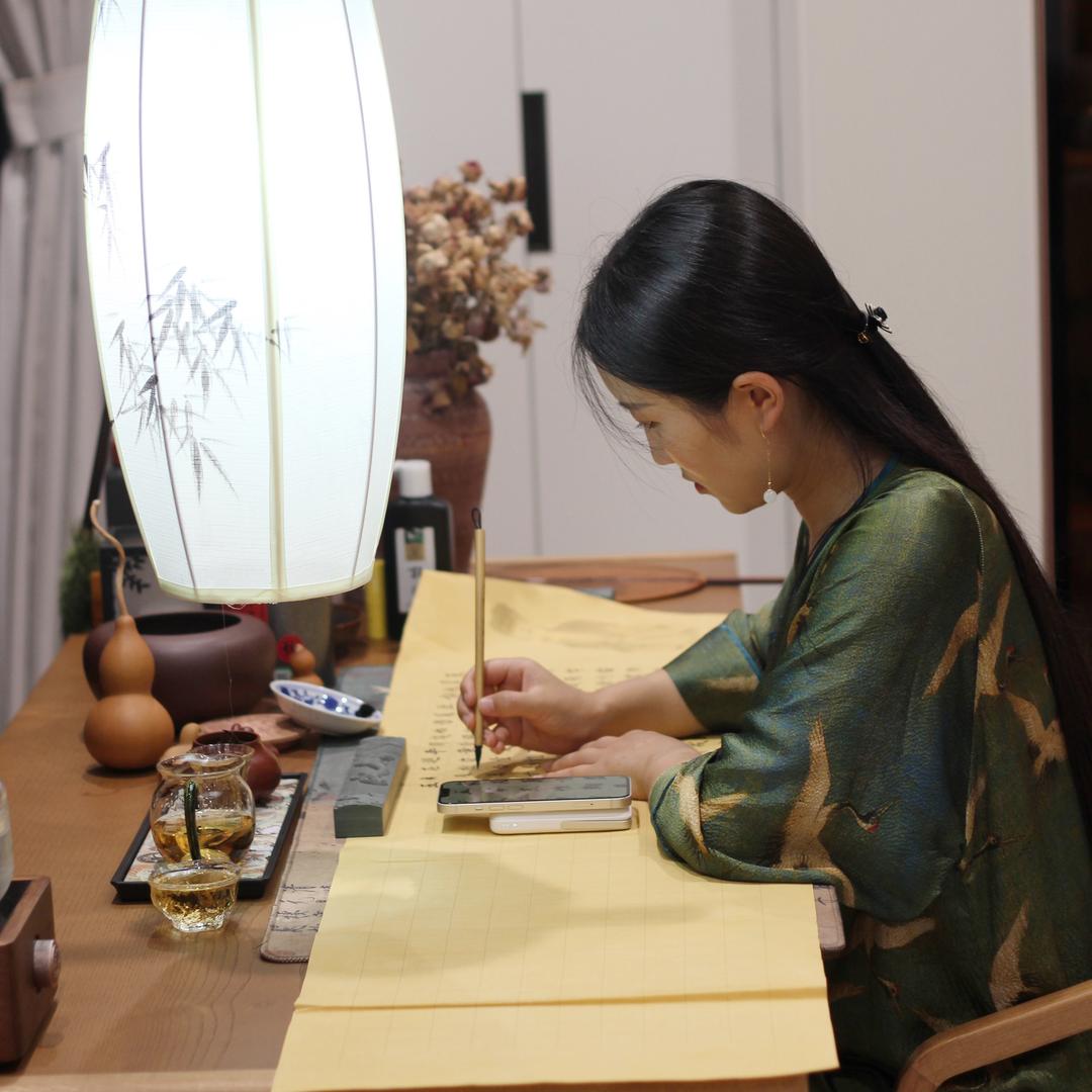 婷亭玉立