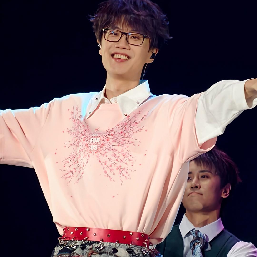 我口袋只剩玫瑰一片