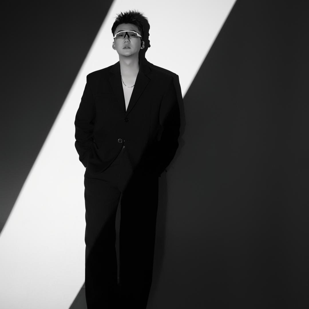 城关iU LEE SALO一朗