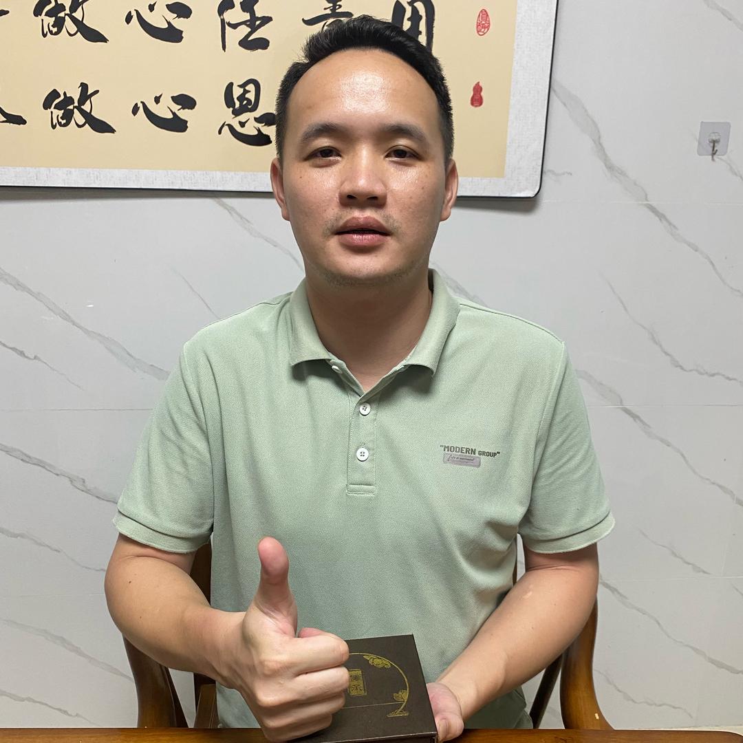 翡翠雕刻手艺人-小刀