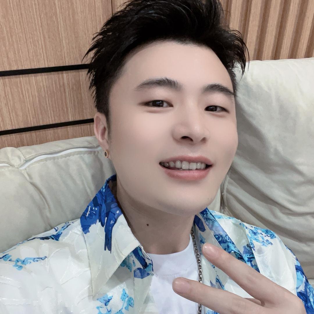 威少Evan：穿搭小号