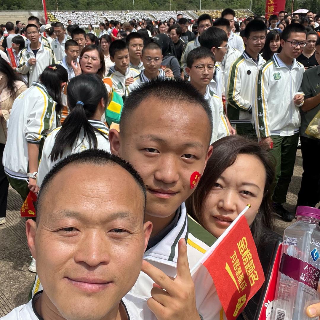 昆明大发服装礼品定制