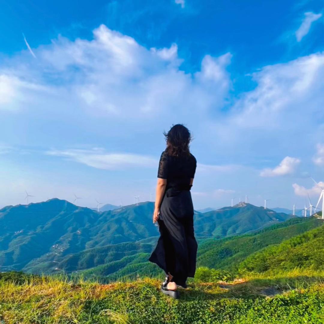 不粘人的小妖J💕