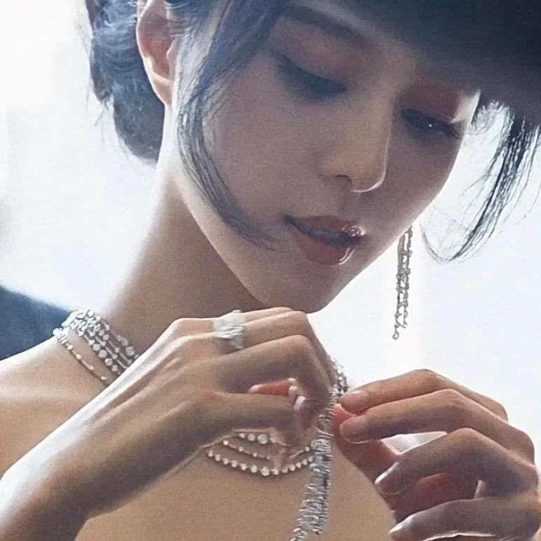 爱踩井盖