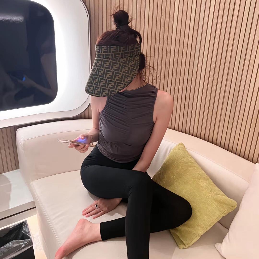 别碰我的小kimi。