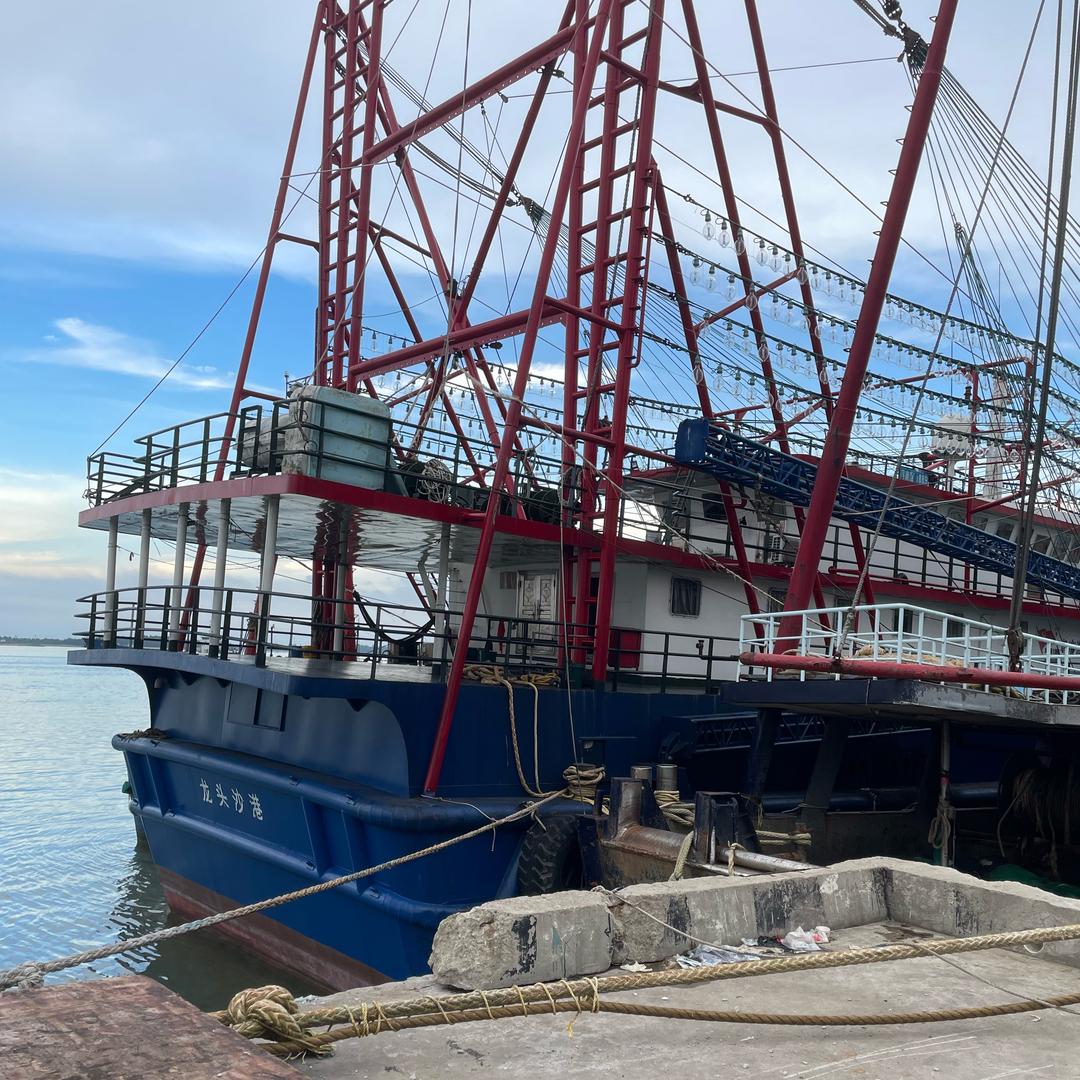 小牛哥海鲜档黑妹海鲜