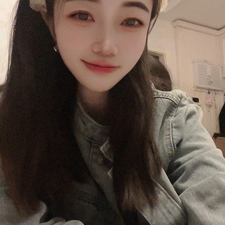 小猫🐱爱花卷