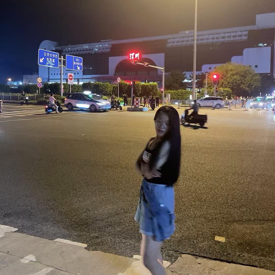 跳舞的小粉熊