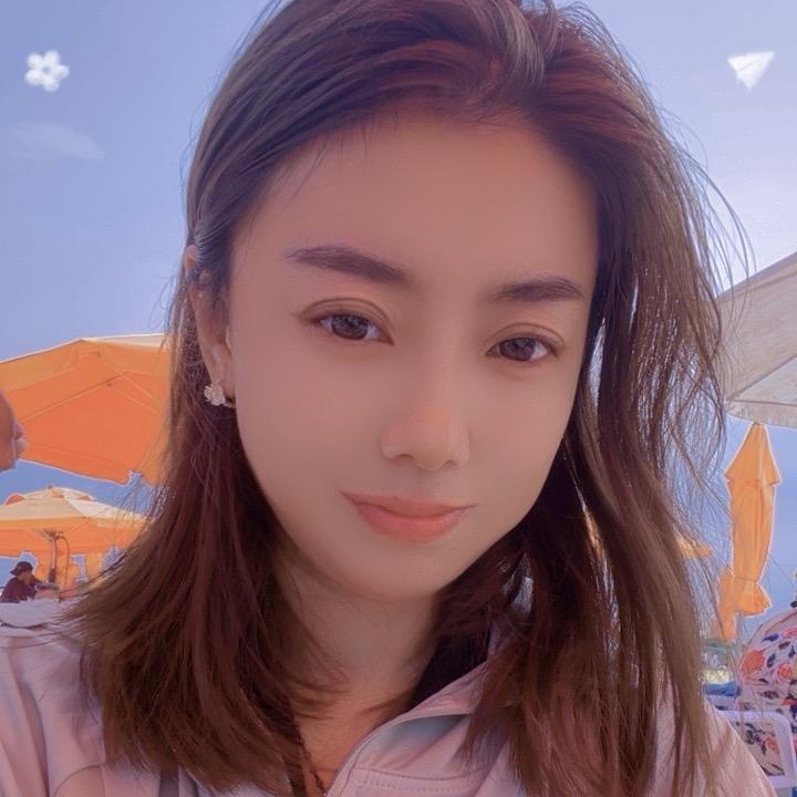 杂草中的那棵芹菜