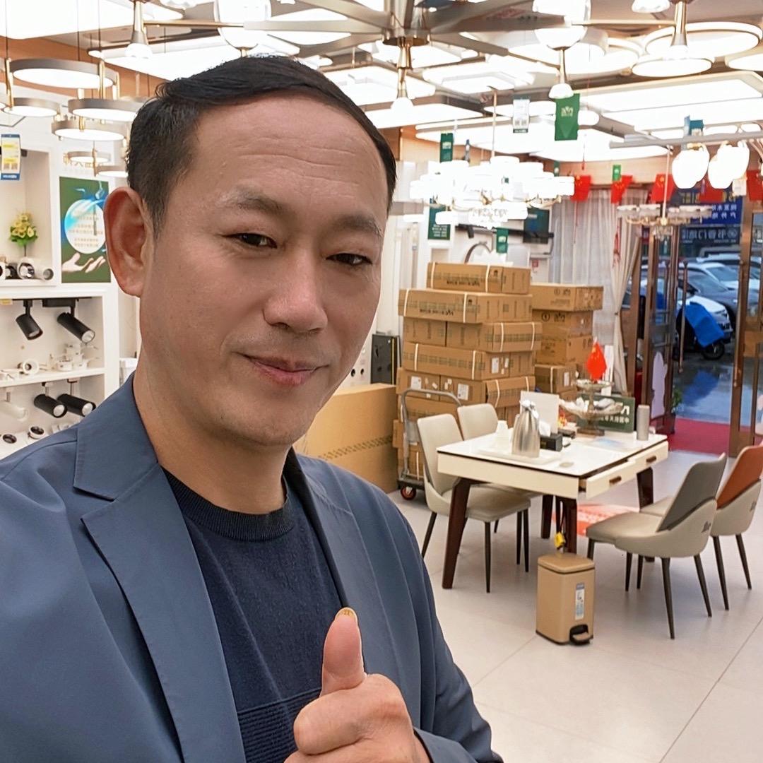 郑州华南城灯具强哥