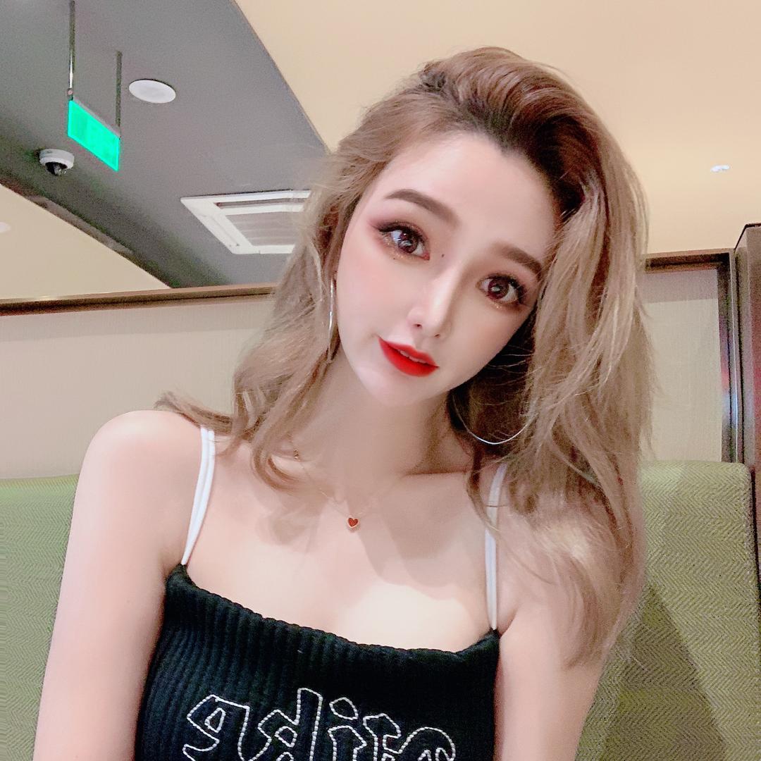 李梦依服装店