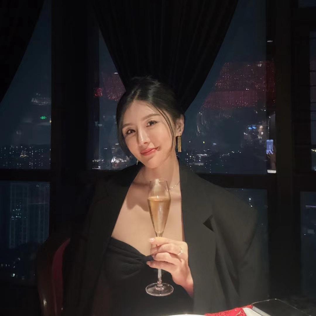一位不愿透露姓名的靓女