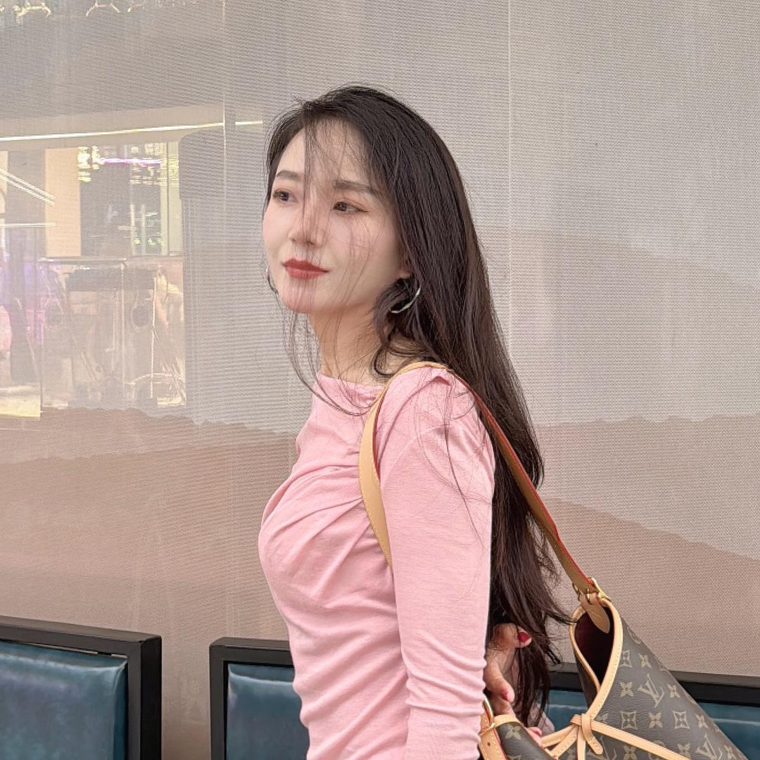 小何
