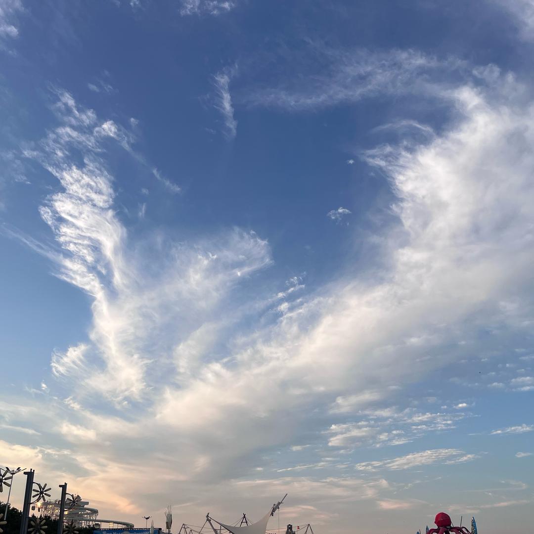J。