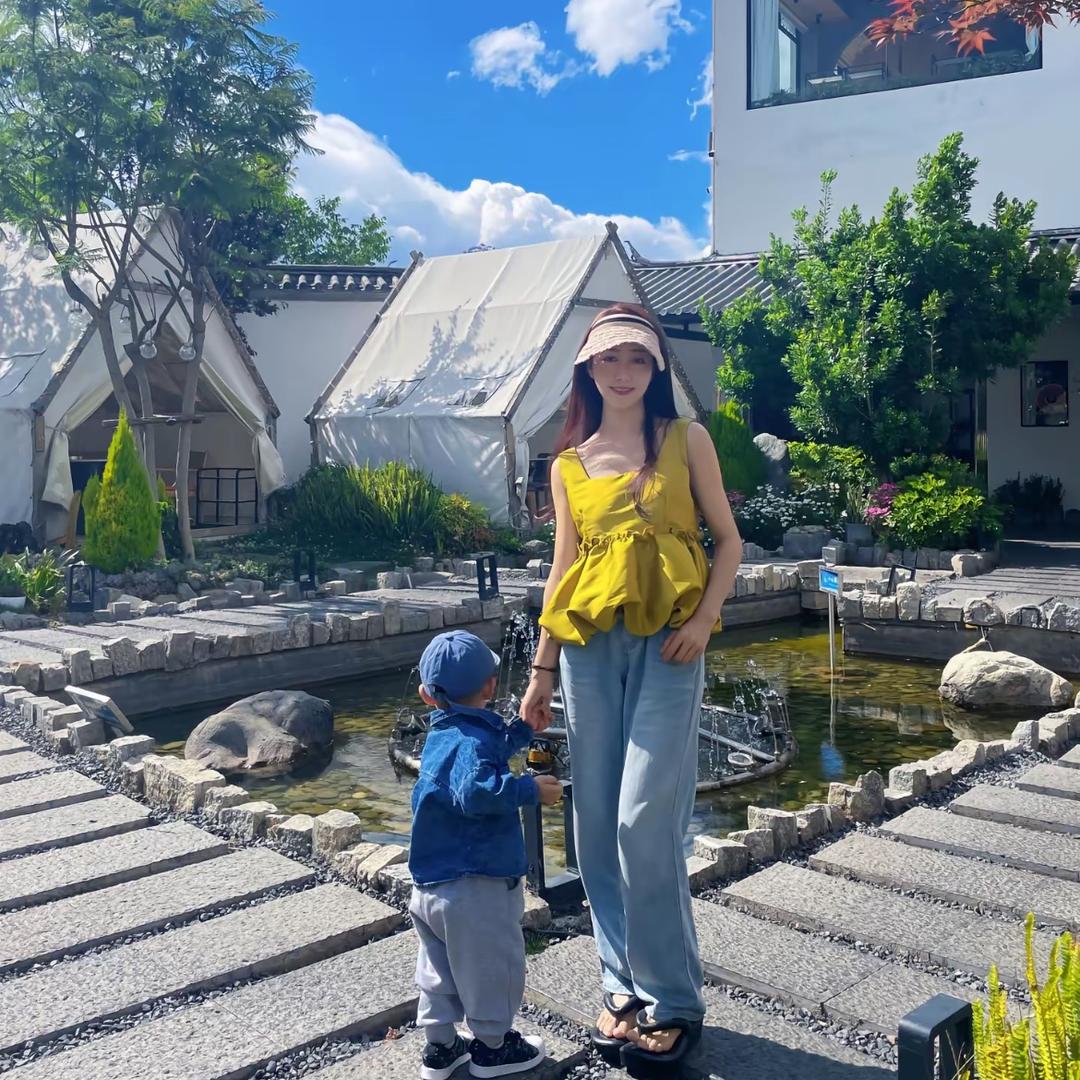 带着小不点闯世界