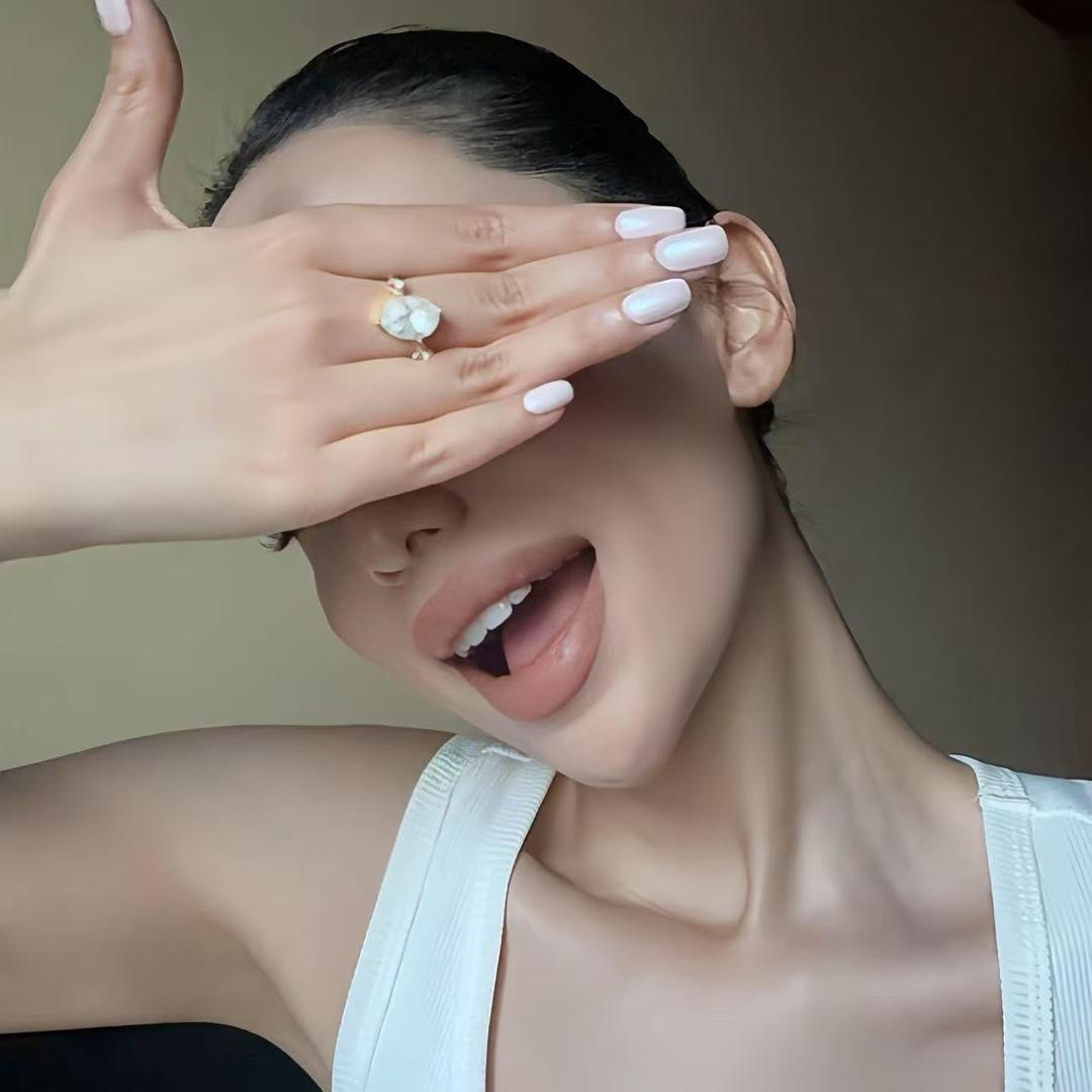 嗯哼-
