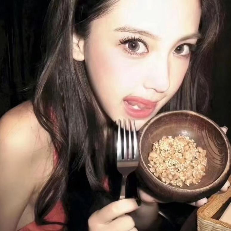 装忧郁被狗追
