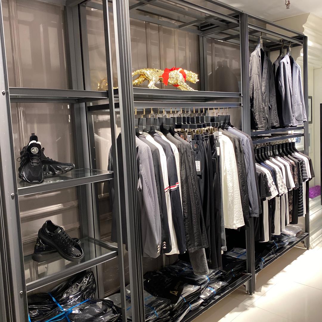 上海市静安区泊然服装店
