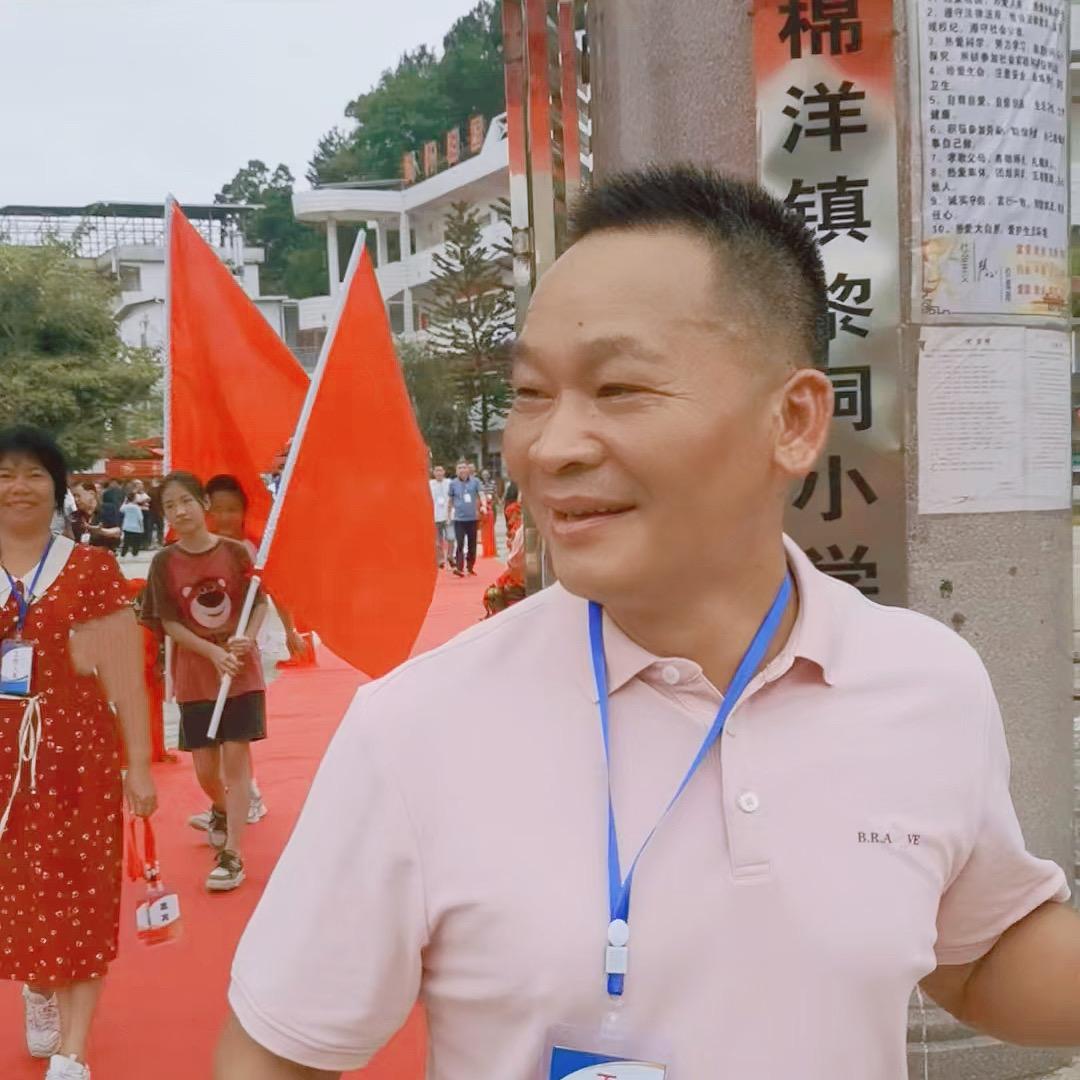 黎洞村书记张爱发