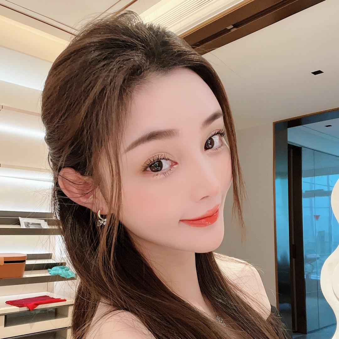 亿蒽女装