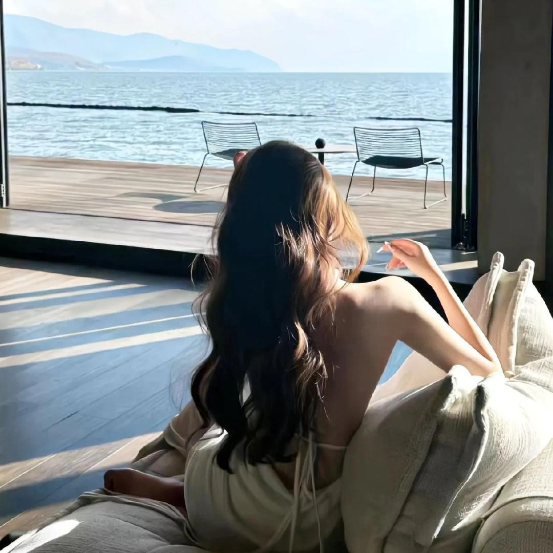 美女也会ᵉᵐᵒ