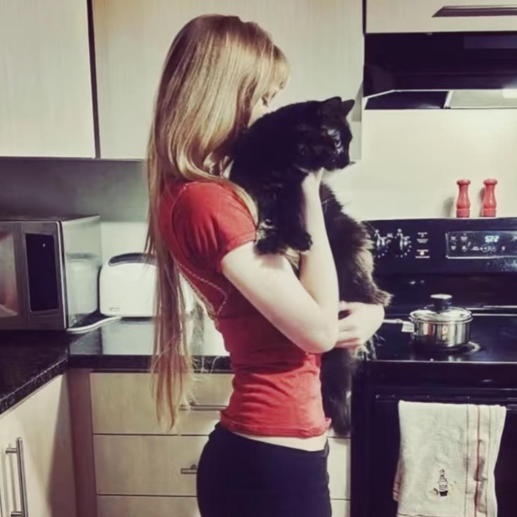 又饿醒了 果然帅不能当饭吃