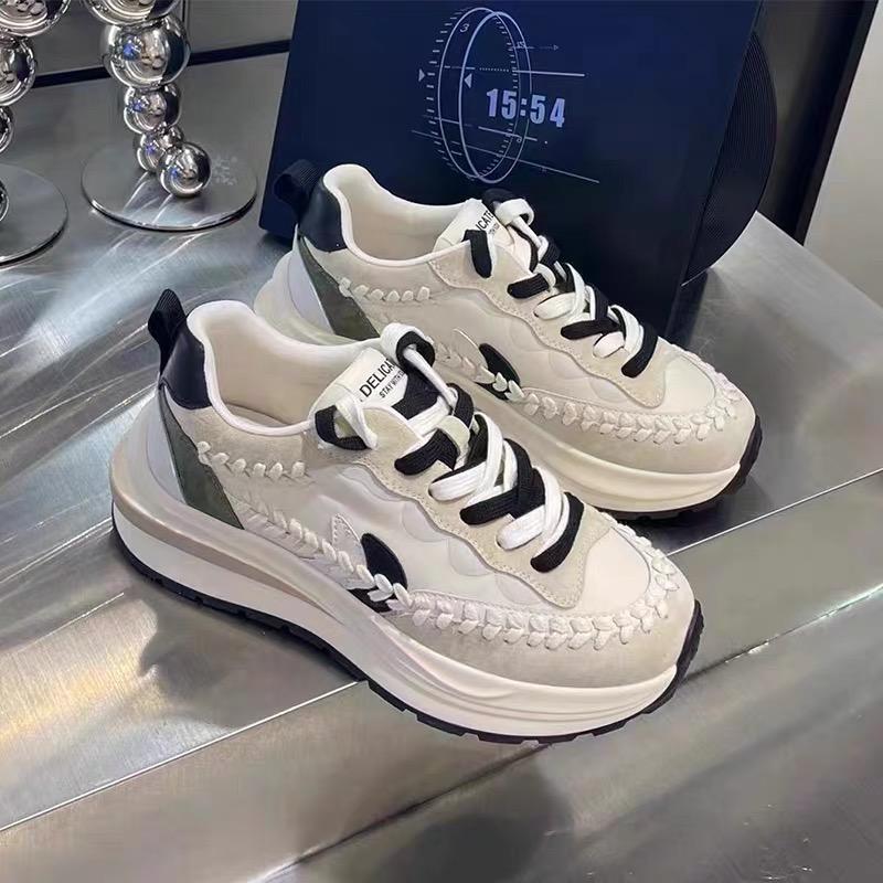 小白鞋于马丁靴