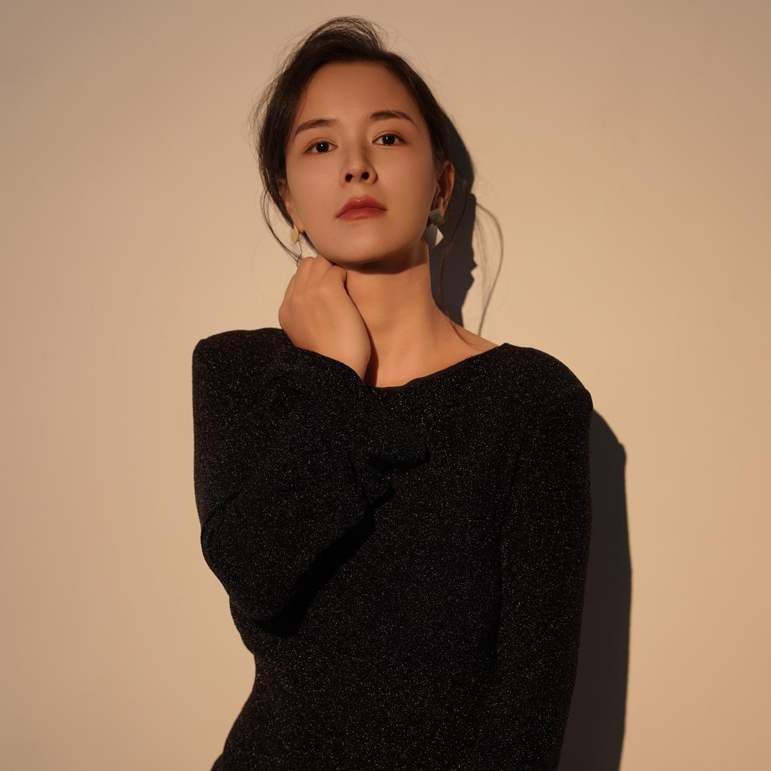 灵伽瑜伽爱莲湖馆何老师