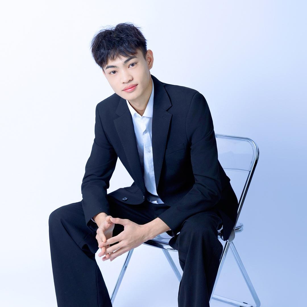 阿俊.