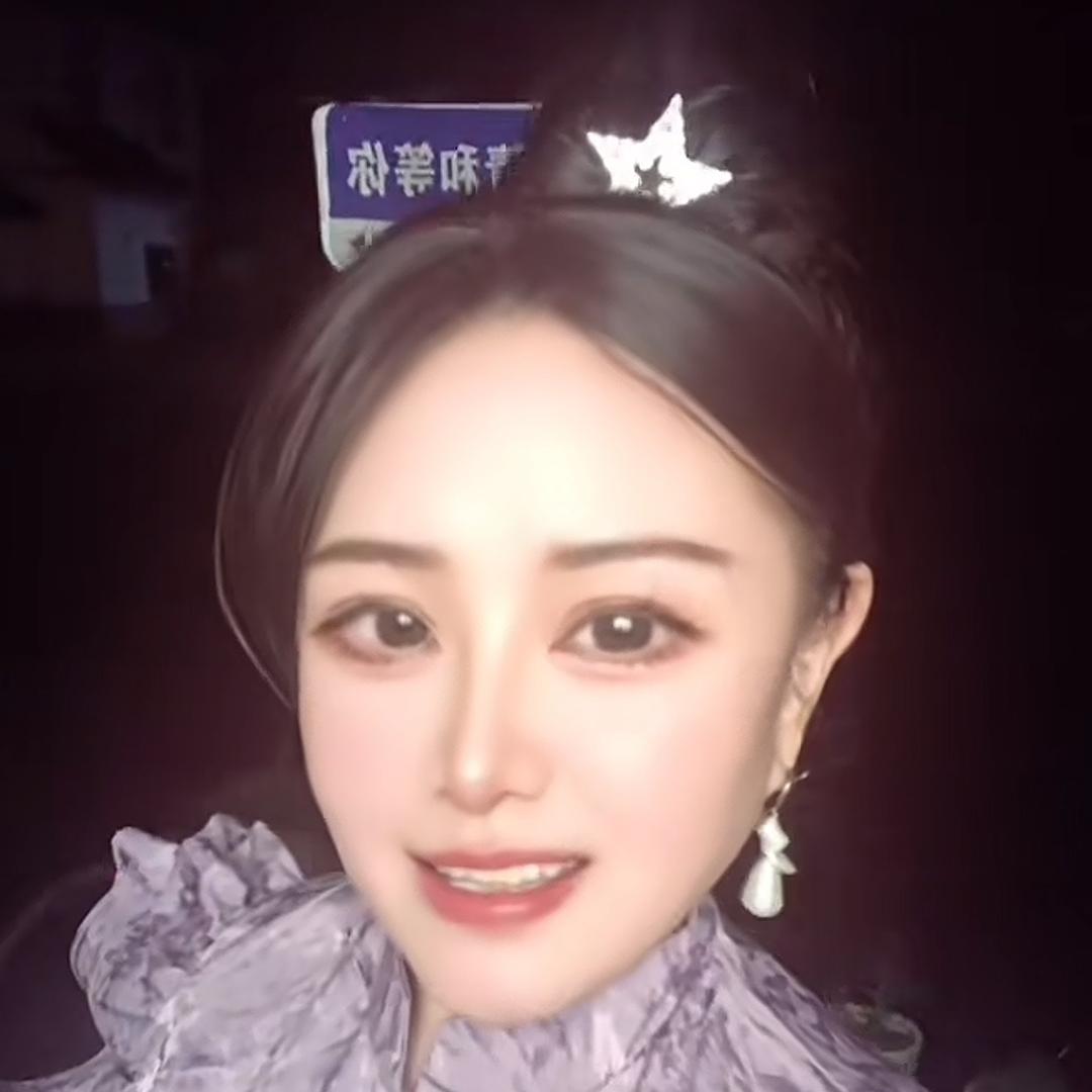 时尚美女也可成为逗乐主播