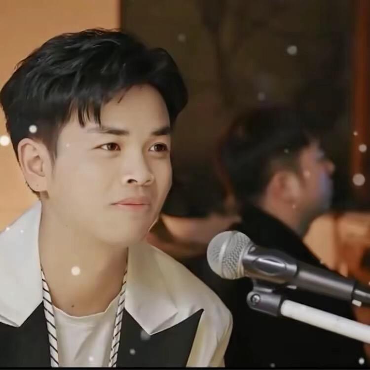 王朝东（中国当代诗人、作家、书画家）