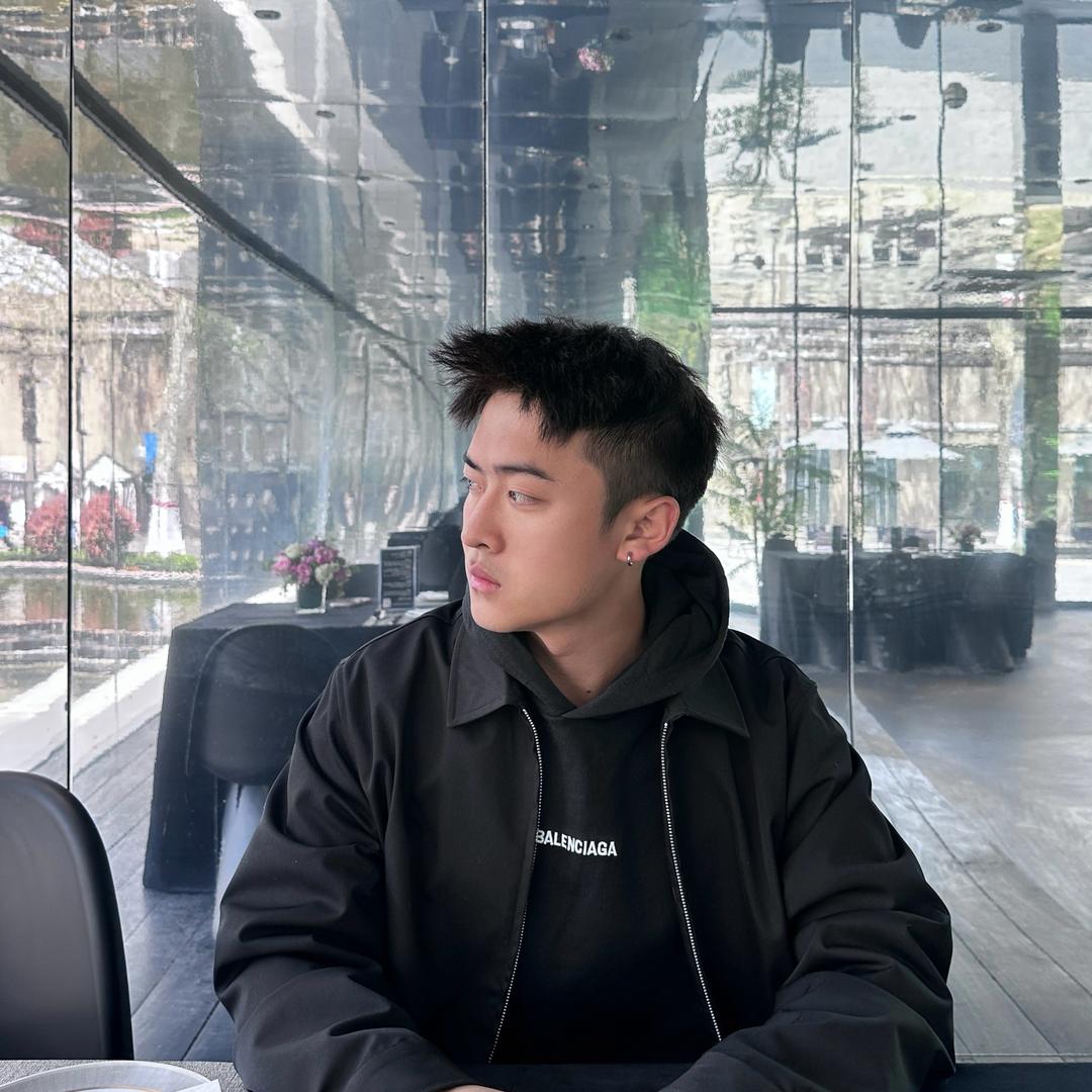 李华