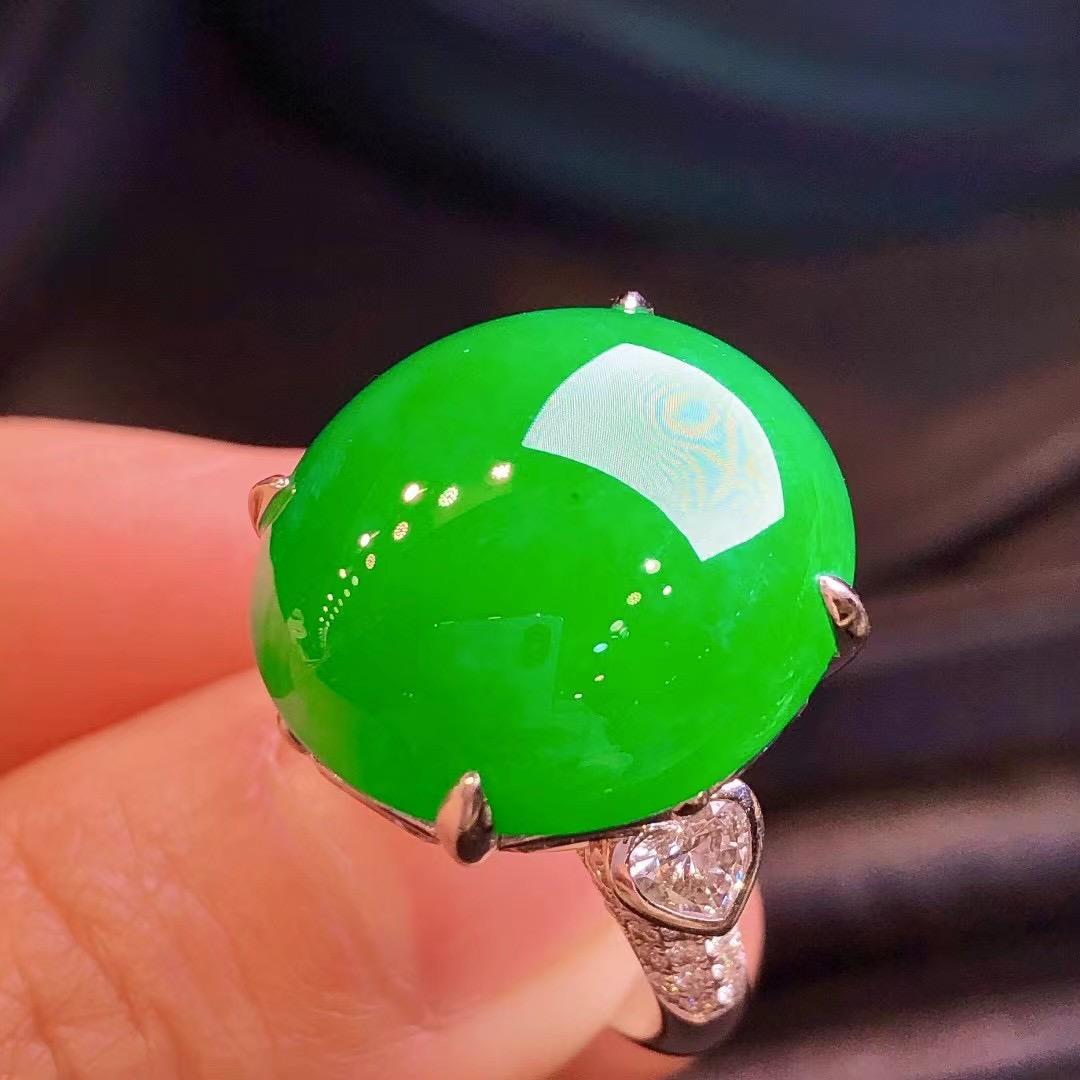 绿光翡翠