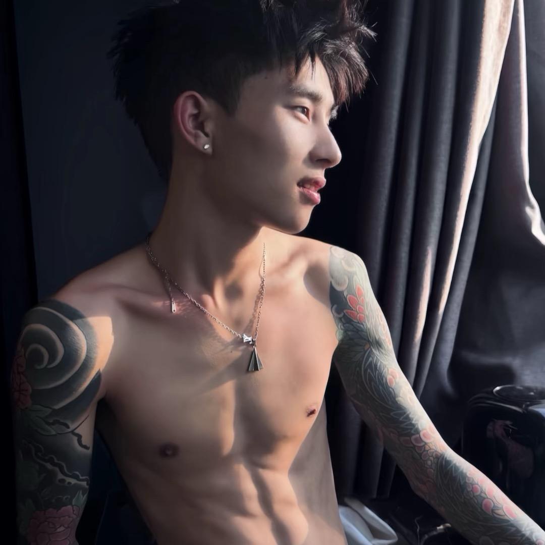 呦.Y