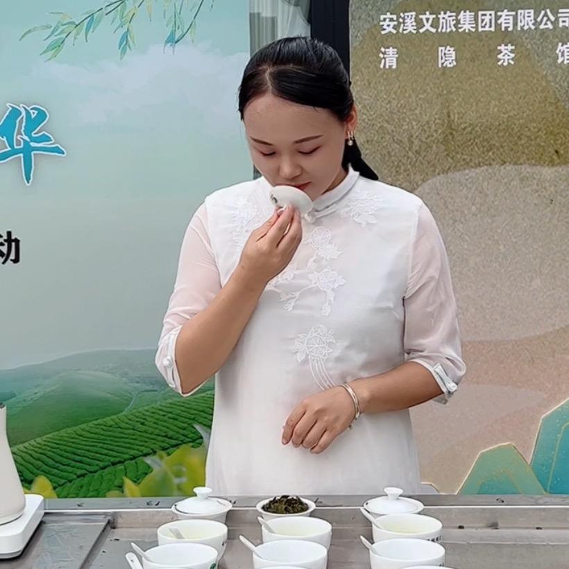 娇而不傲😘伊香茶业赵小娇