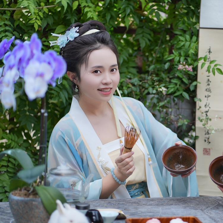陈以傲