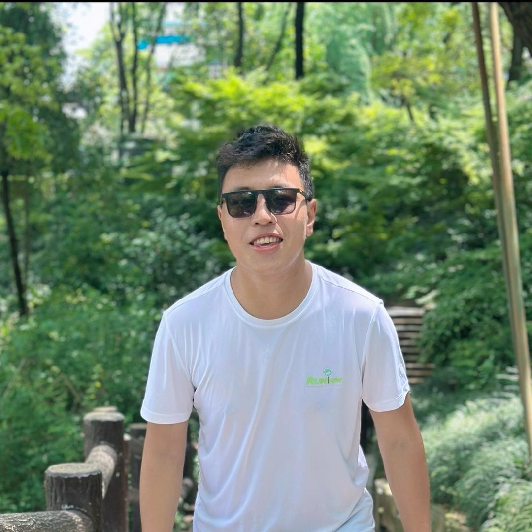 汽车顾问 索朗