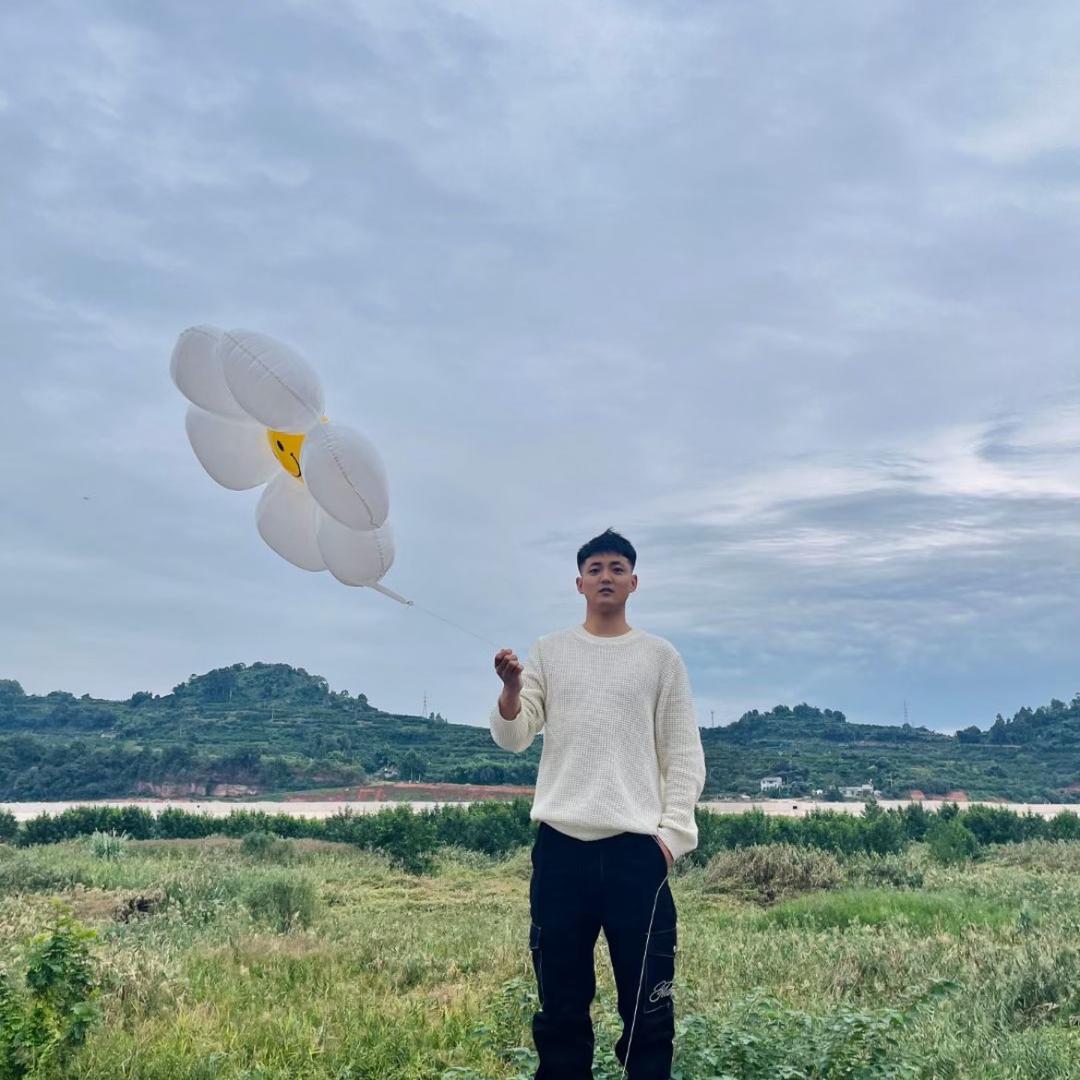 抠脚大汉岳不群💫