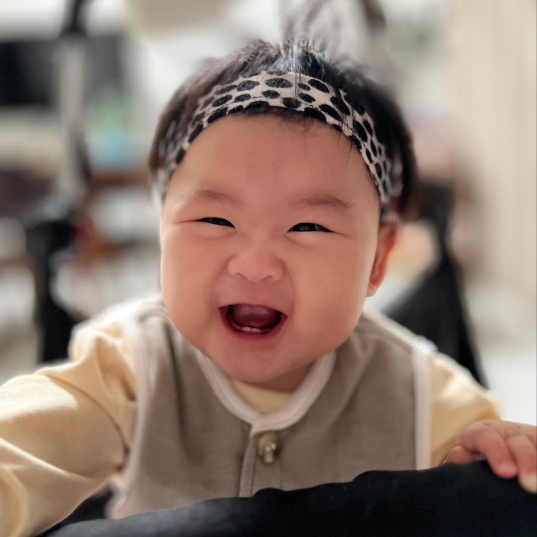 喜悦笑嘻嘻