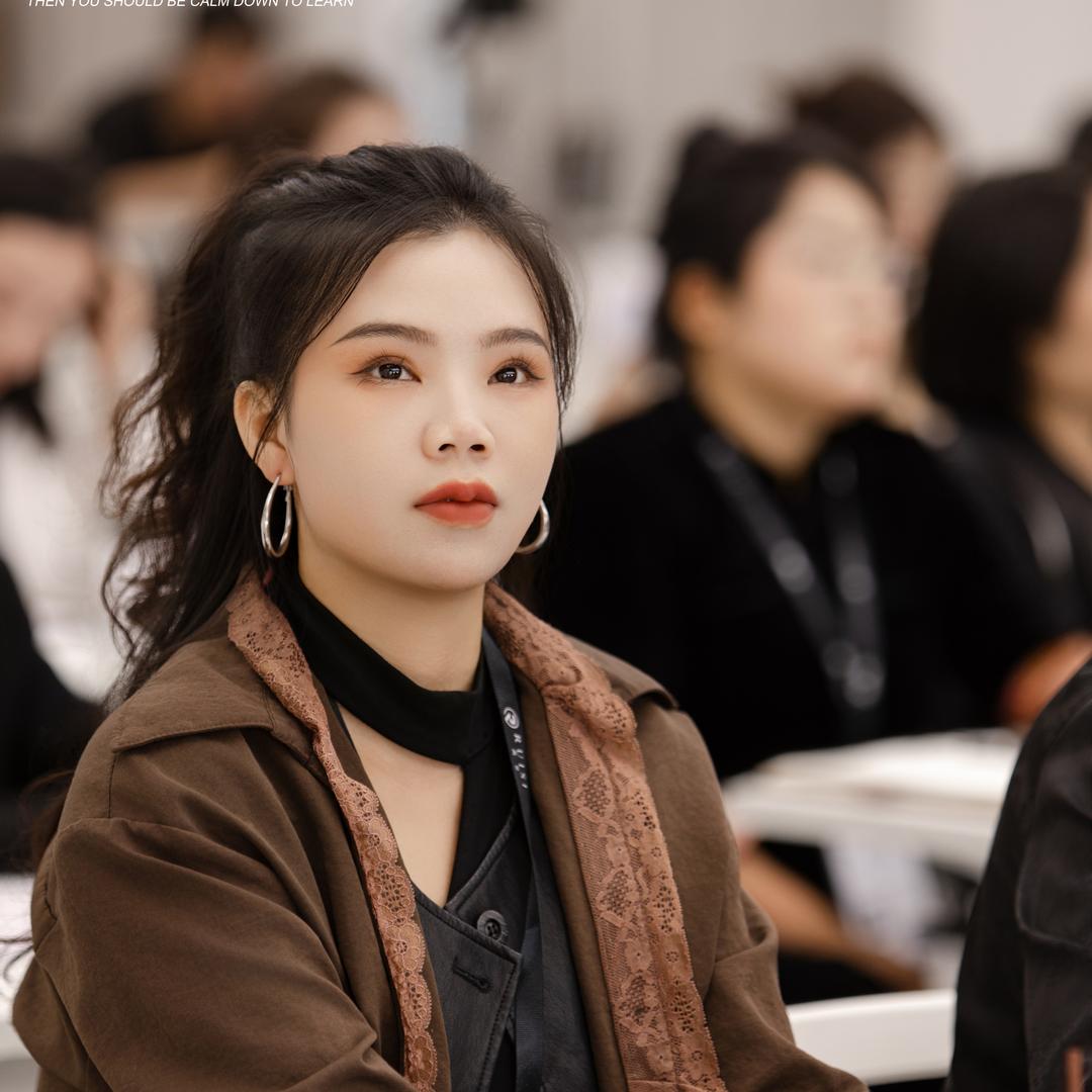 眉毛姐姐武利奢颜美学