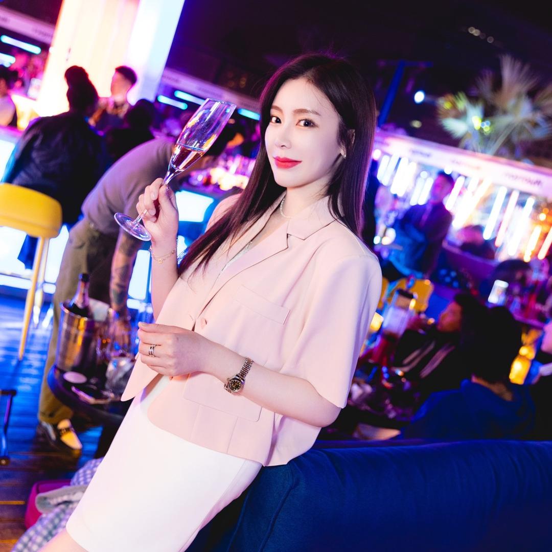 韩国欧尼美妆直营店