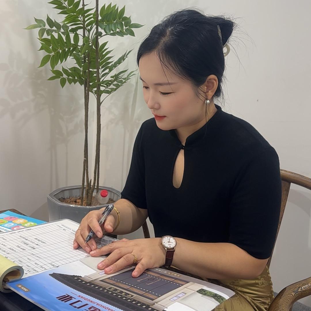 赵温柔在东承门厂展厅