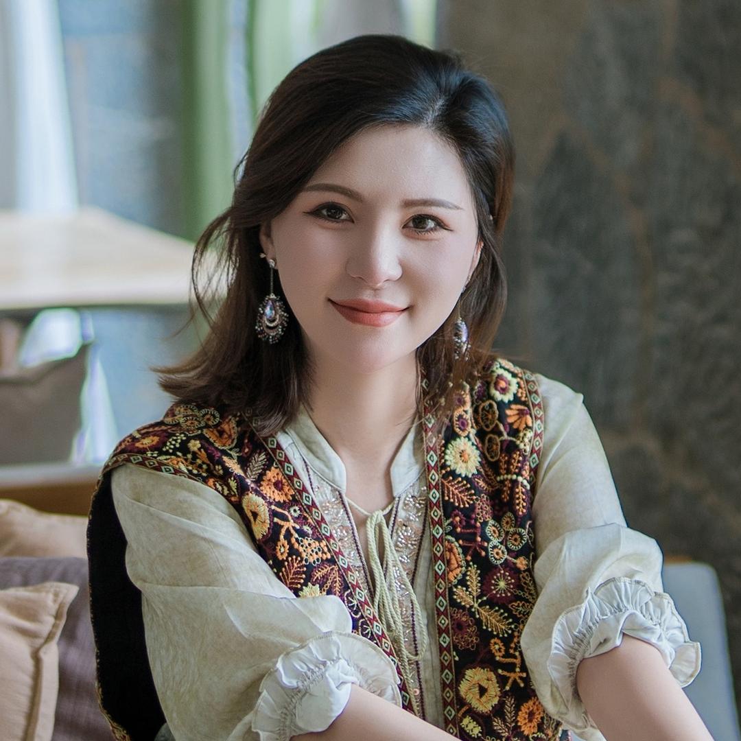 路嫂赵逸穿搭分享