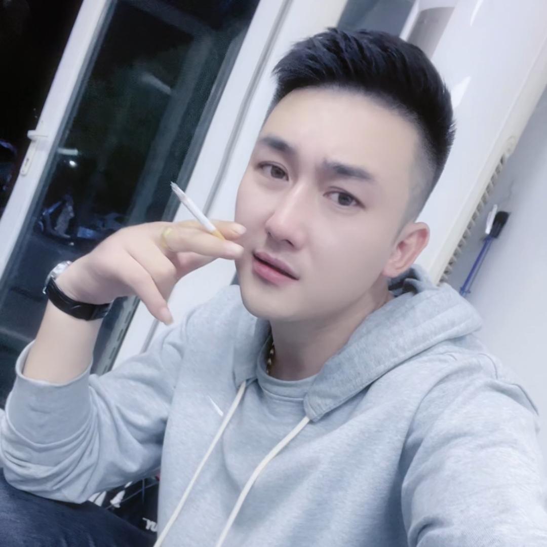 何小何