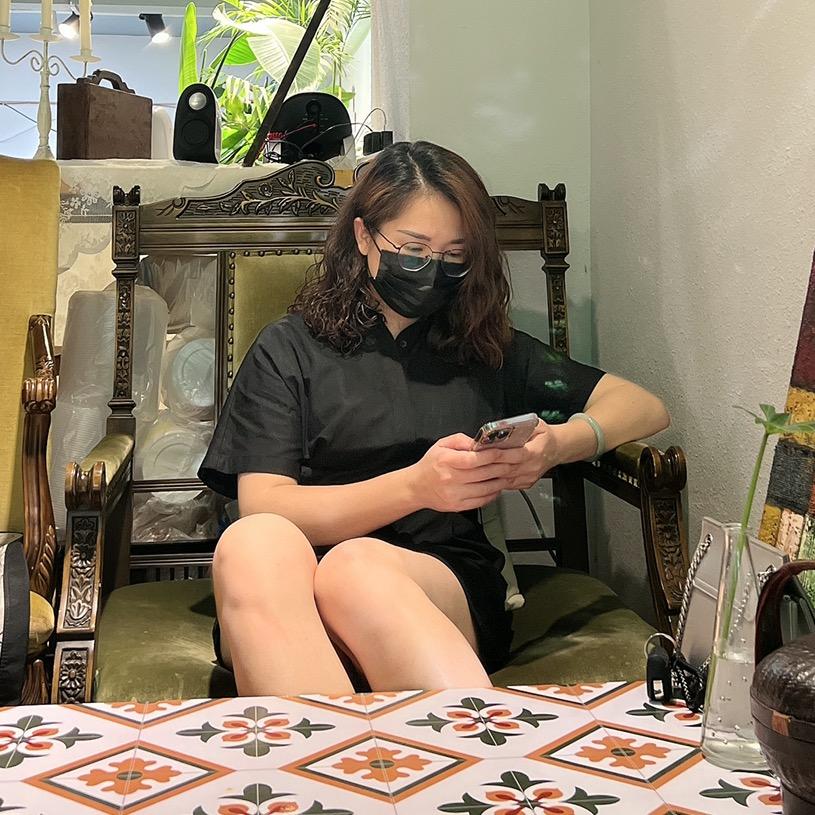 吓伟蚝门火锅城南店小郑店长