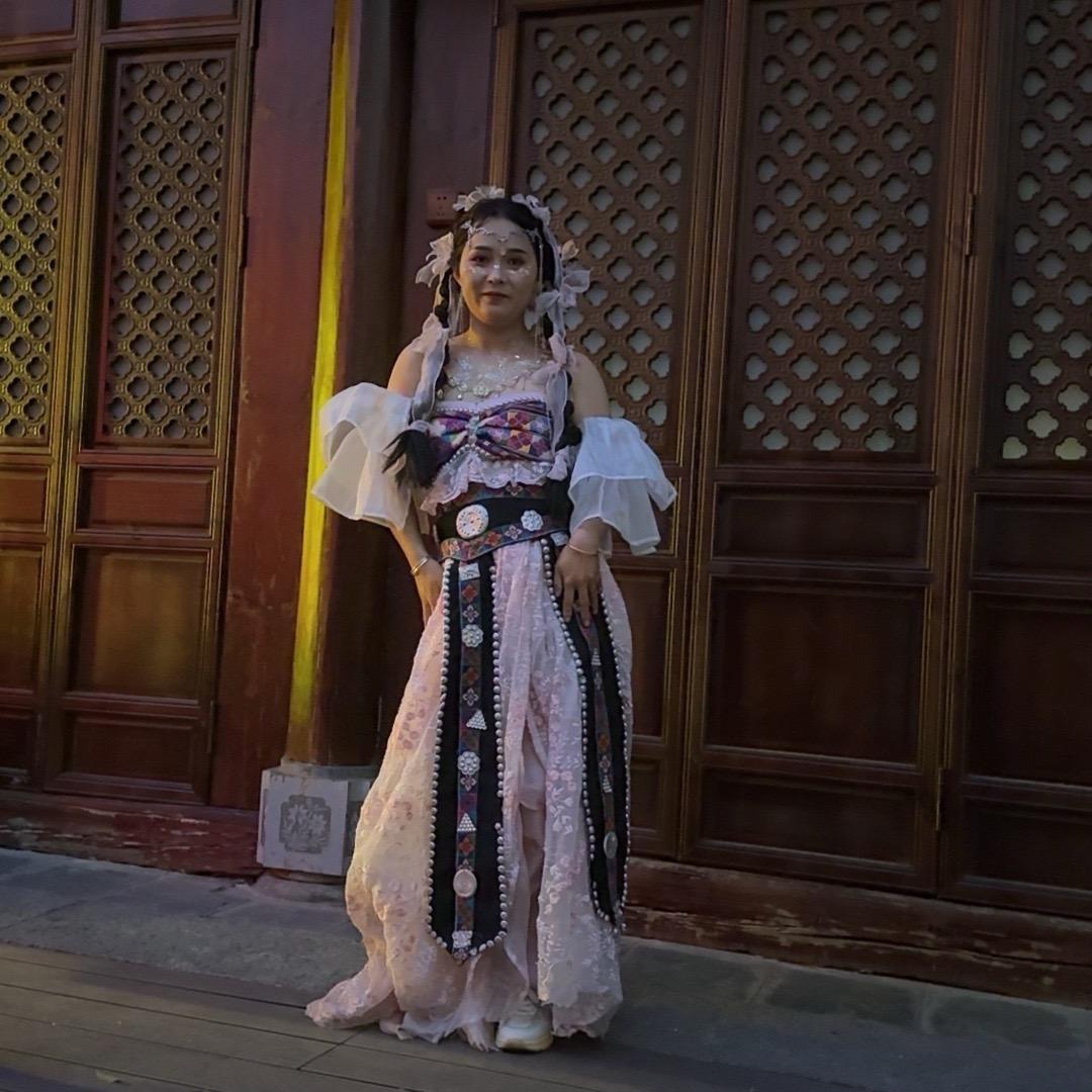 躲在星星背后的云儿