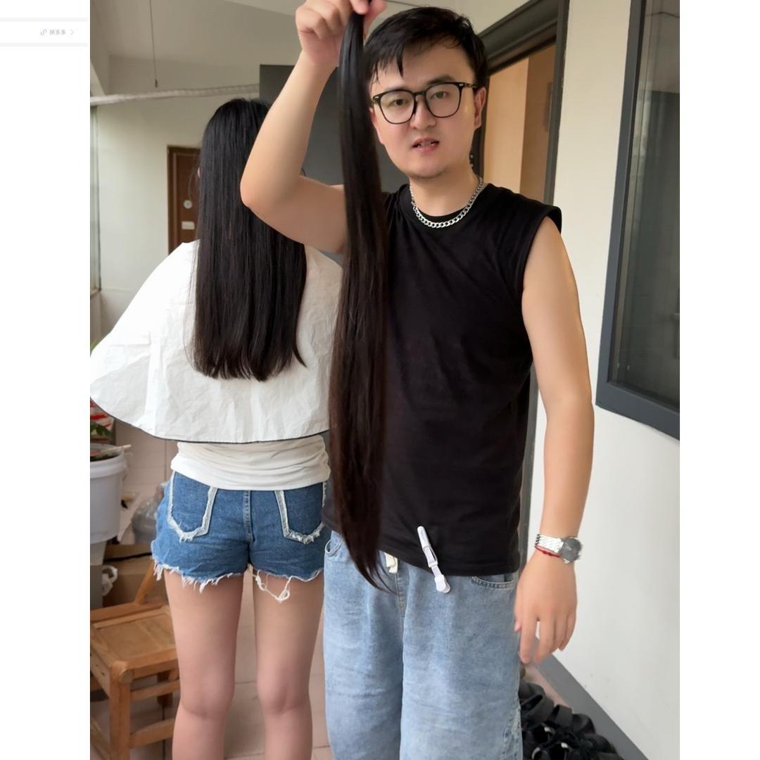 常德小磊收长头发（左颜右色）
