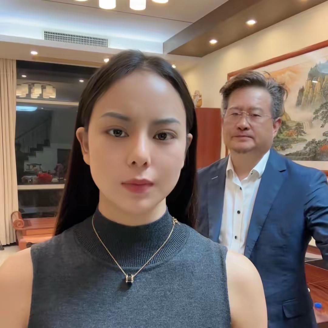 王老板和林雪儿百货店