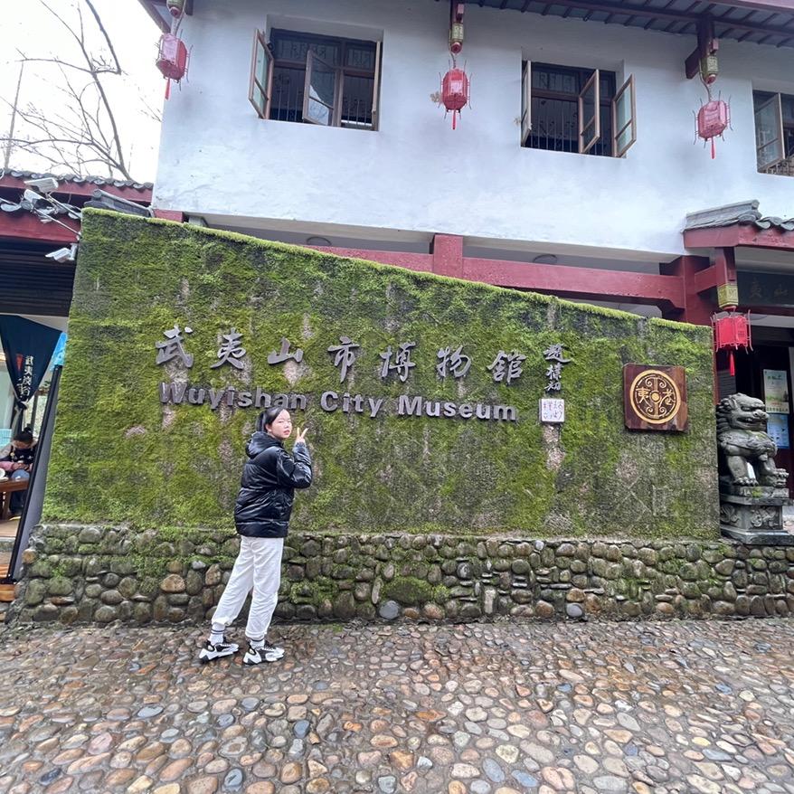 嗯哼